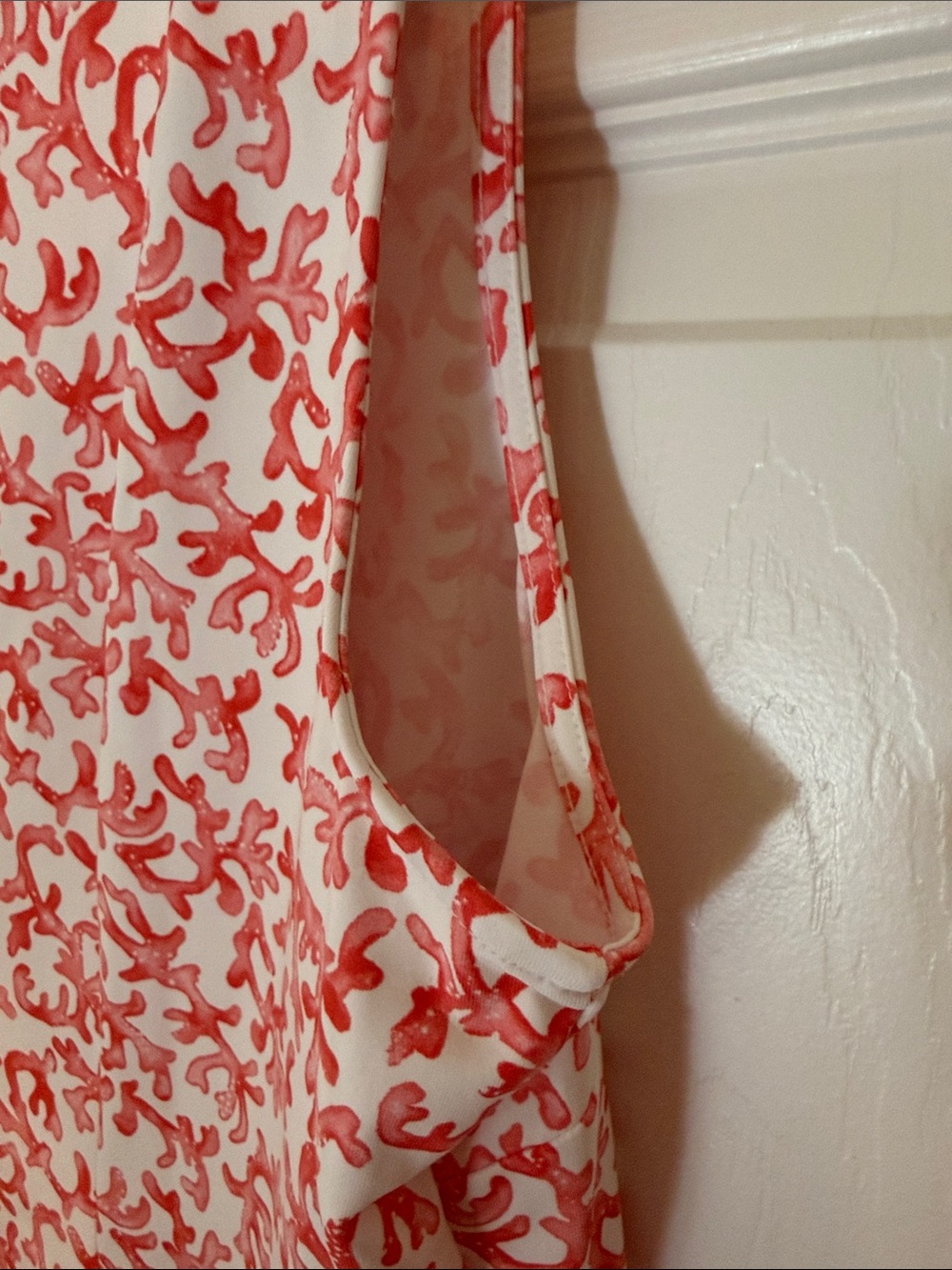 🏝️ EUC Tommy Bahama Pink and White Coral IslandZone Top - Picture 4 of 5